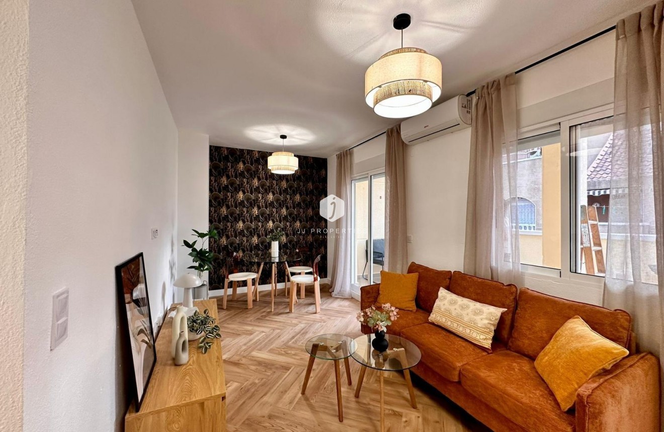 D'occasion - Appartement -
Torrevieja - Playa del Cura