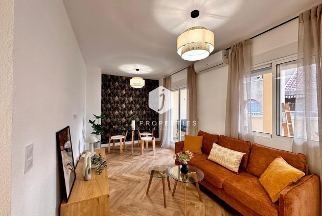 D'occasion - Appartement -
Torrevieja - Playa del Cura