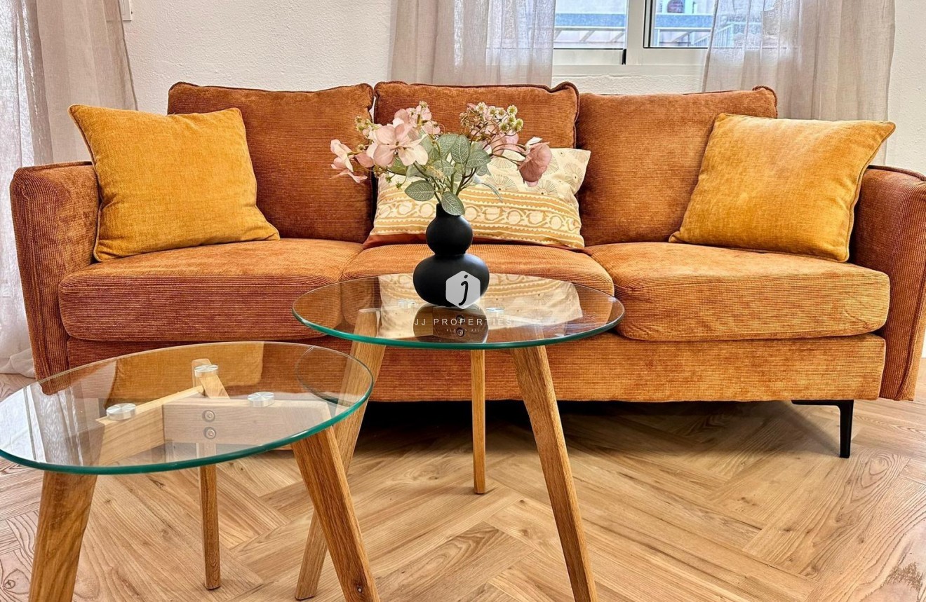 D'occasion - Appartement -
Torrevieja - Playa del Cura