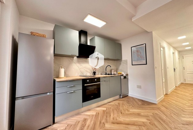 D'occasion - Appartement -
Torrevieja - Playa del Cura