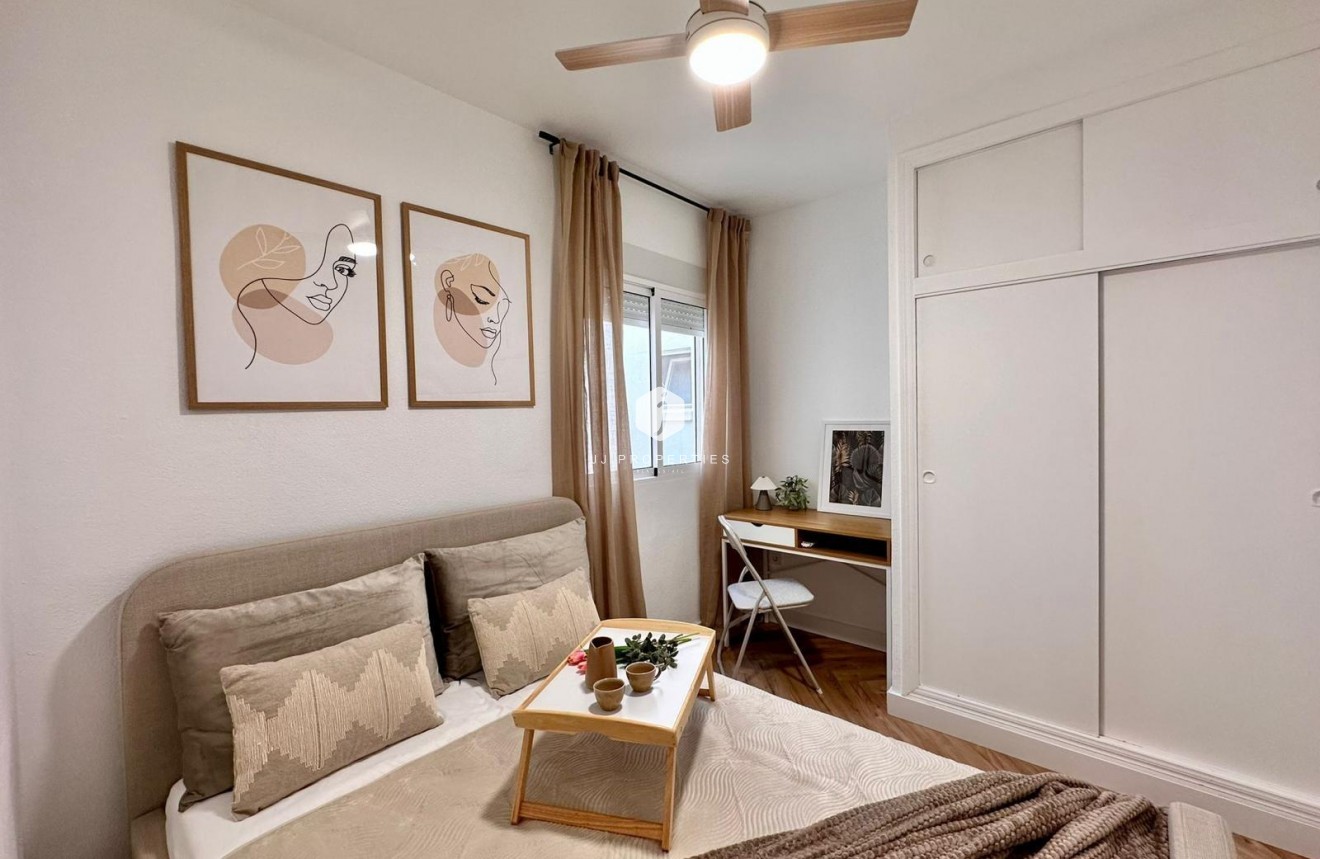 D'occasion - Appartement -
Torrevieja - Playa del Cura