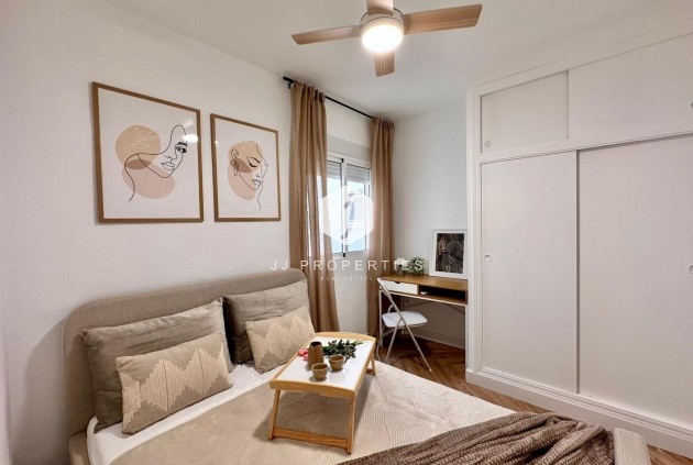 D'occasion - Appartement -
Torrevieja - Playa del Cura