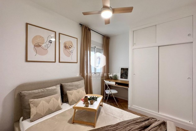 D'occasion - Appartement -
Torrevieja - Playa del Cura