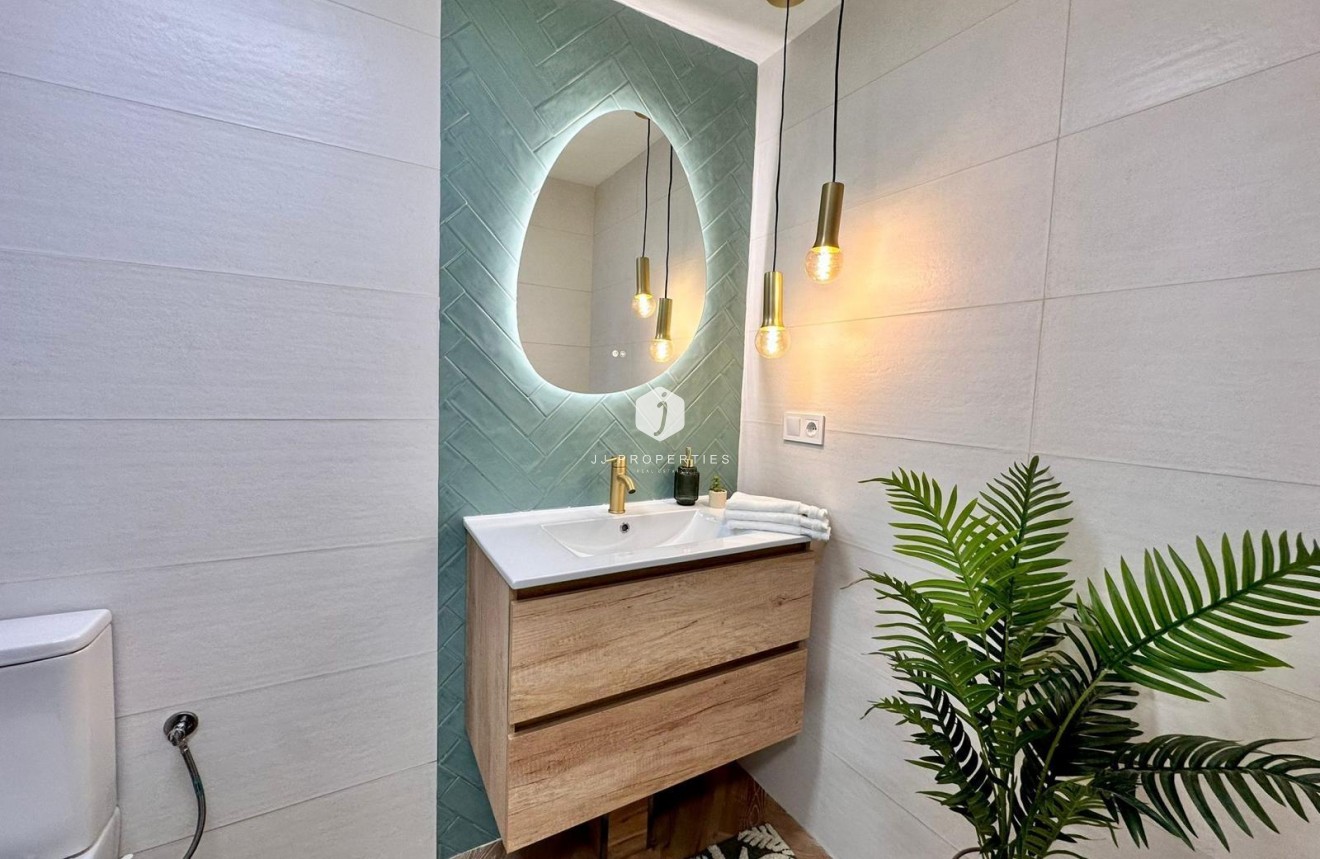 D'occasion - Appartement -
Torrevieja - Playa del Cura