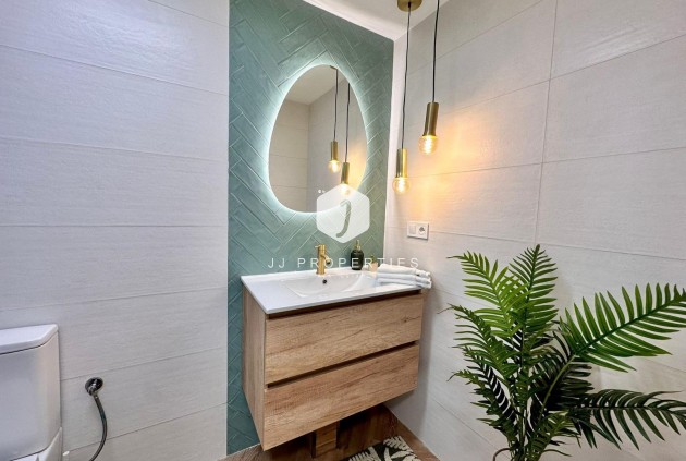 D'occasion - Appartement -
Torrevieja - Playa del Cura