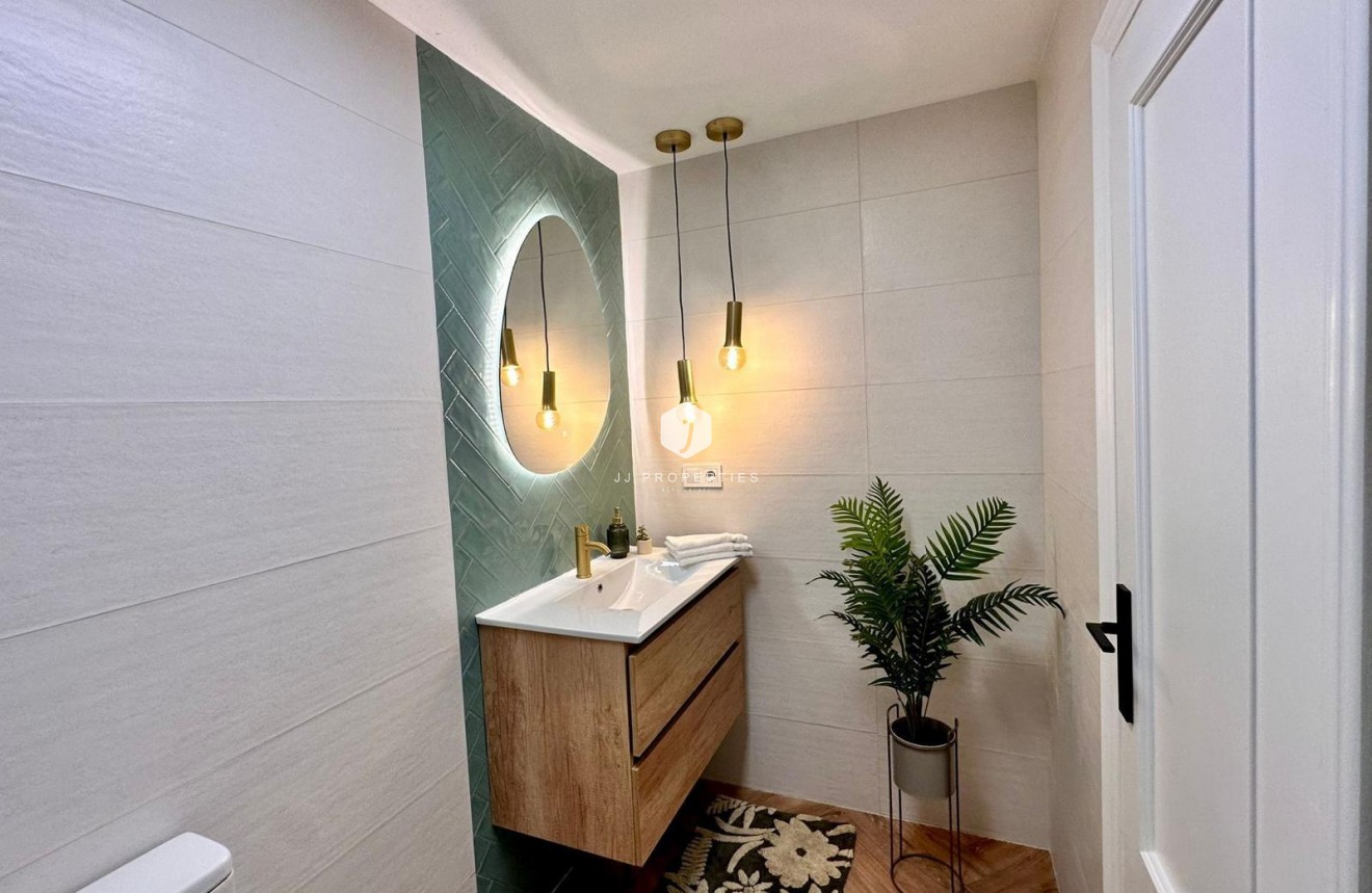 D'occasion - Appartement -
Torrevieja - Playa del Cura