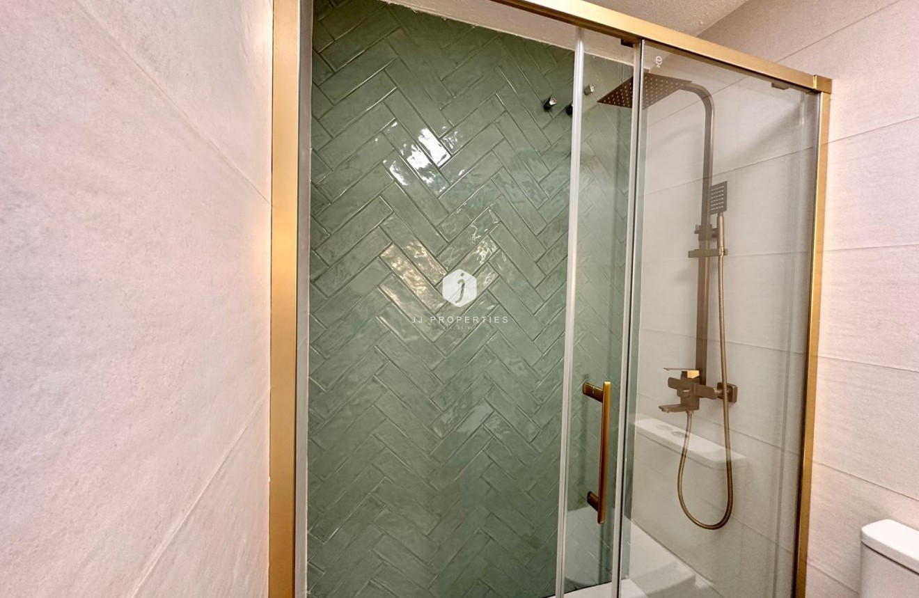 D'occasion - Appartement -
Torrevieja - Playa del Cura