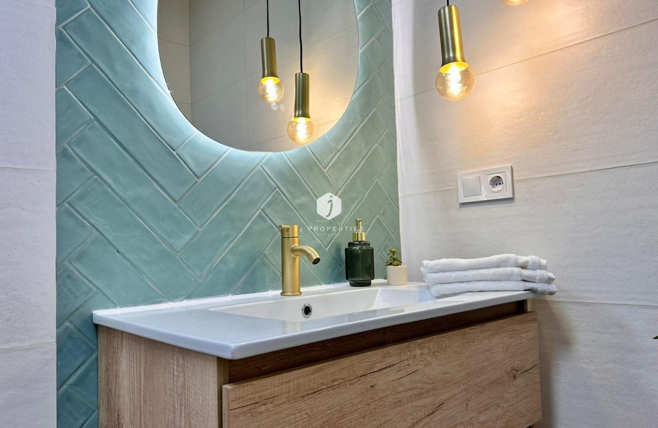 D'occasion - Appartement -
Torrevieja - Playa del Cura