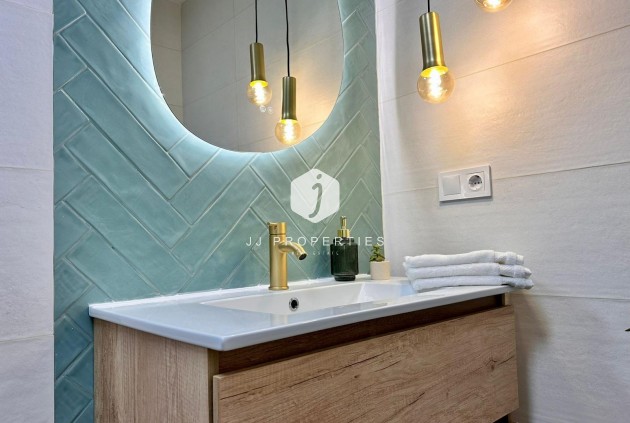 D'occasion - Appartement -
Torrevieja - Playa del Cura