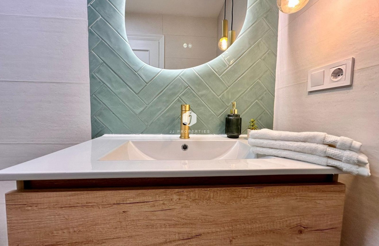 D'occasion - Appartement -
Torrevieja - Playa del Cura