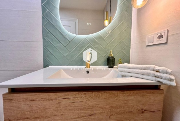 D'occasion - Appartement -
Torrevieja - Playa del Cura