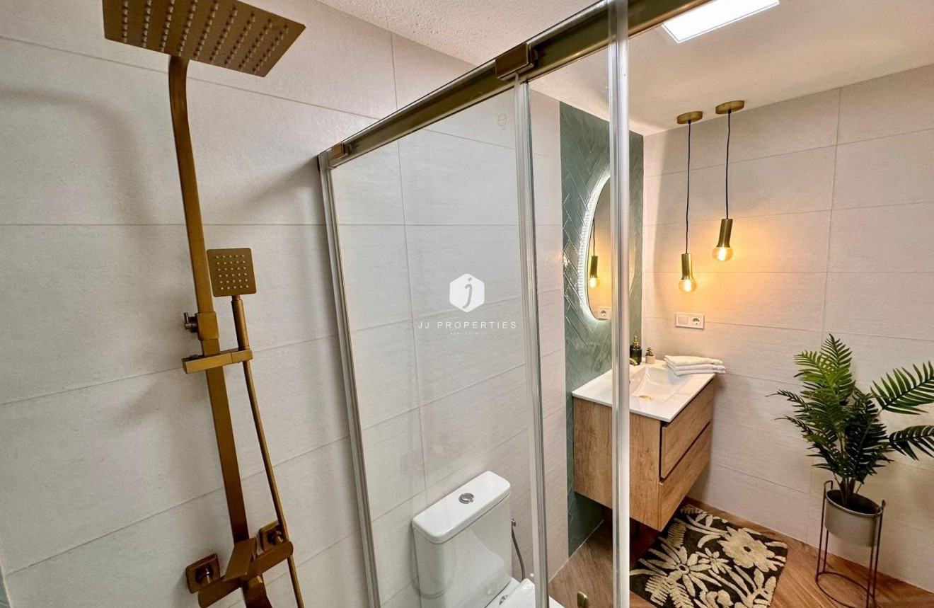 D'occasion - Appartement -
Torrevieja - Playa del Cura