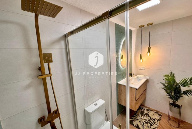 D'occasion - Appartement -
Torrevieja - Playa del Cura