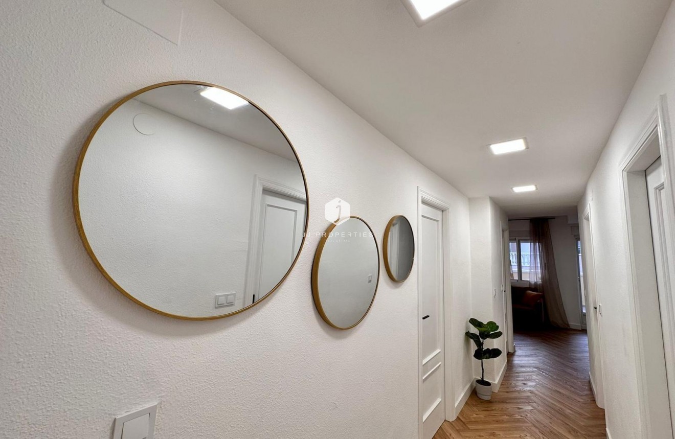 D'occasion - Appartement -
Torrevieja - Playa del Cura