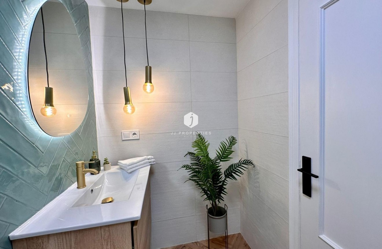 D'occasion - Appartement -
Torrevieja - Playa del Cura