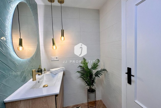 D'occasion - Appartement -
Torrevieja - Playa del Cura