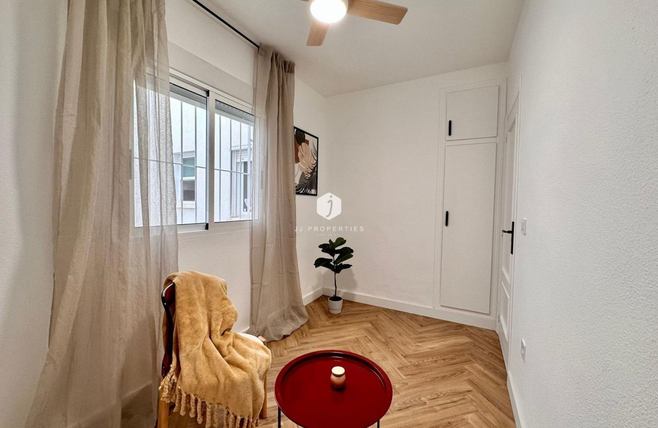 D'occasion - Appartement -
Torrevieja - Playa del Cura