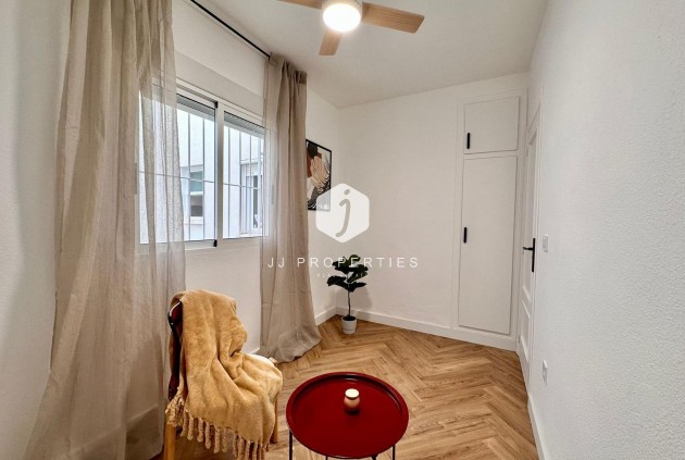 D'occasion - Appartement -
Torrevieja - Playa del Cura