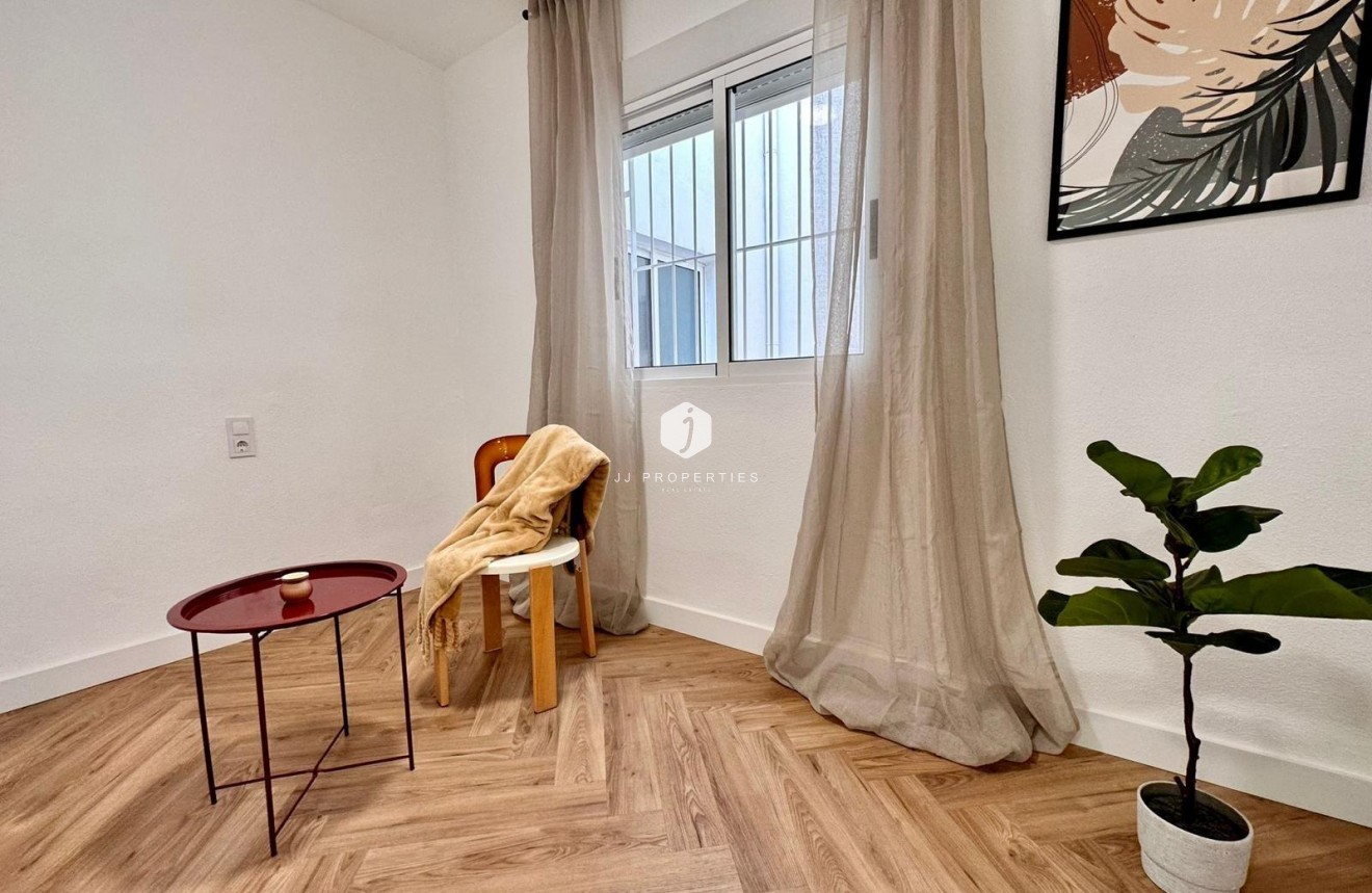 D'occasion - Appartement -
Torrevieja - Playa del Cura