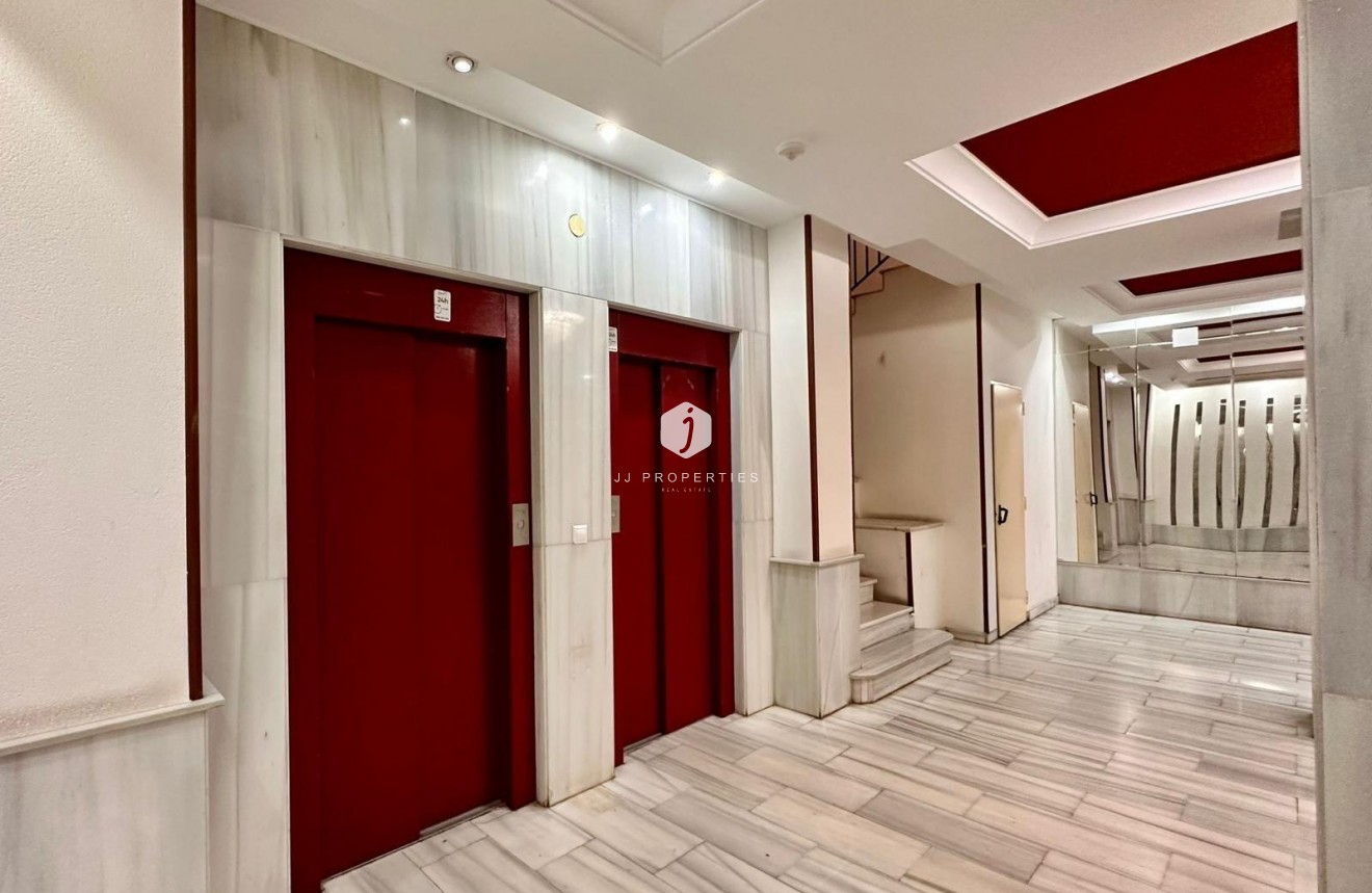 D'occasion - Appartement -
Torrevieja - Playa del Cura