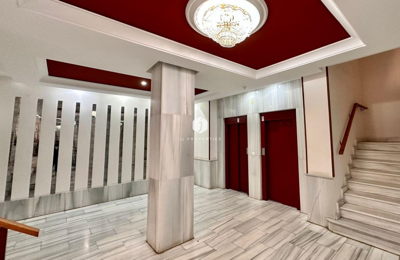 D'occasion - Appartement -
Torrevieja - Playa del Cura