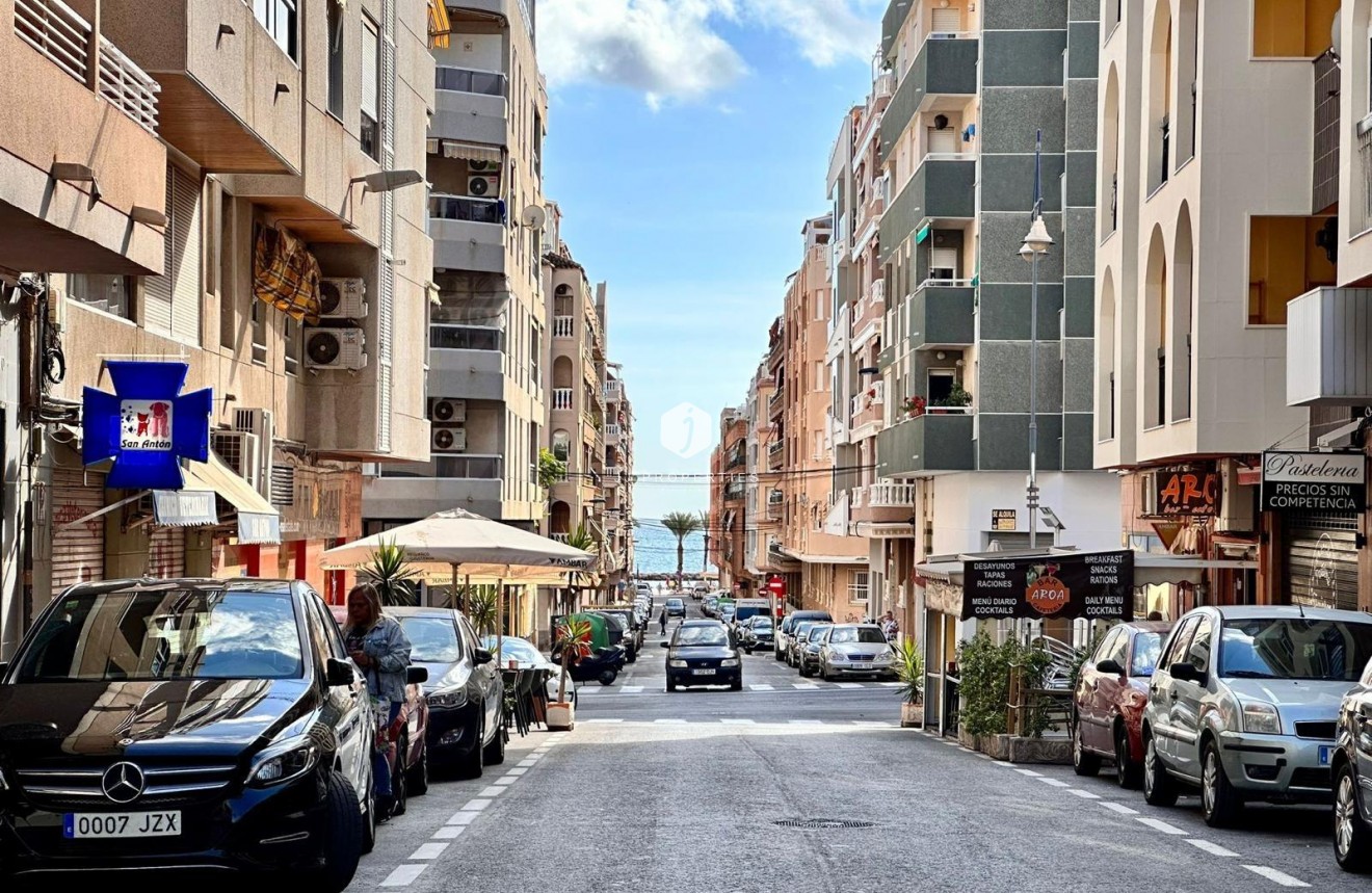 D'occasion - Appartement -
Torrevieja - Playa del Cura