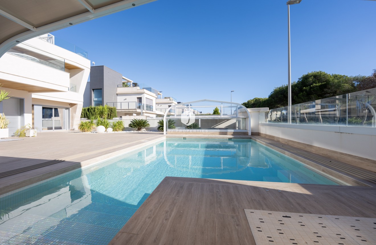 D'occasion - Villa -
Orihuela Costa - Costa Blanca