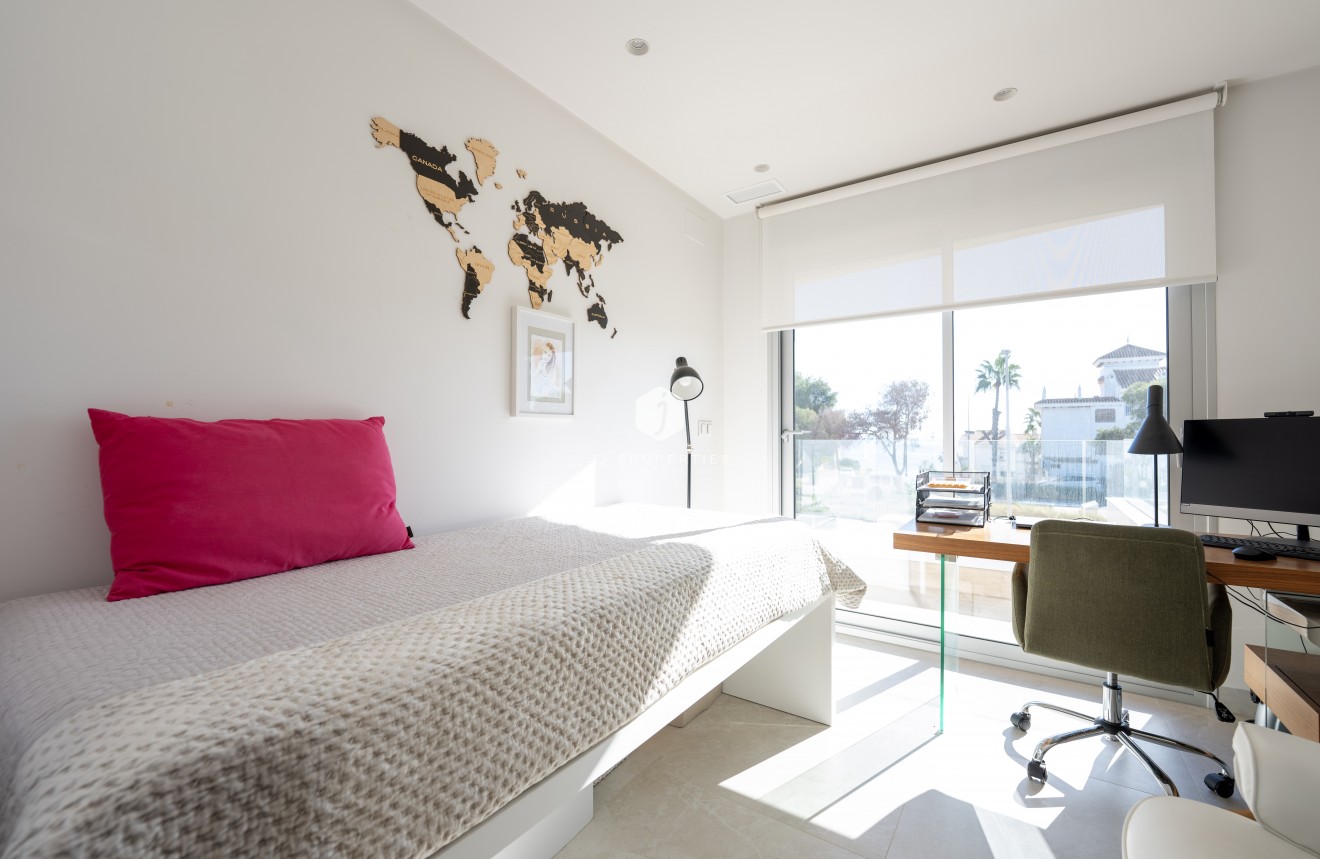 D'occasion - Villa -
Orihuela Costa - Costa Blanca