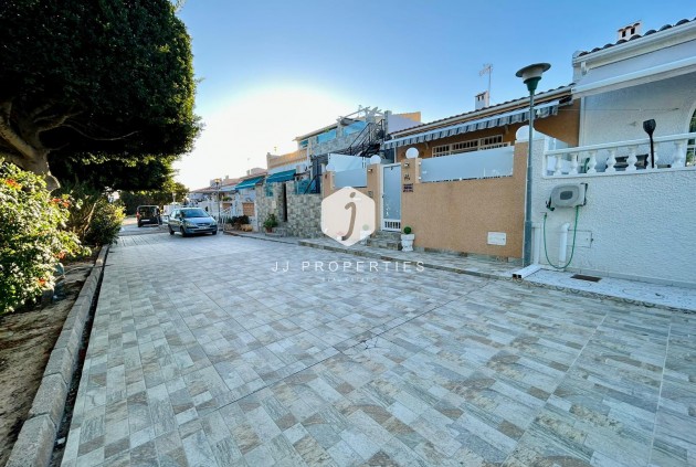 D'occasion - Chalet -
Torrevieja - Costa Blanca