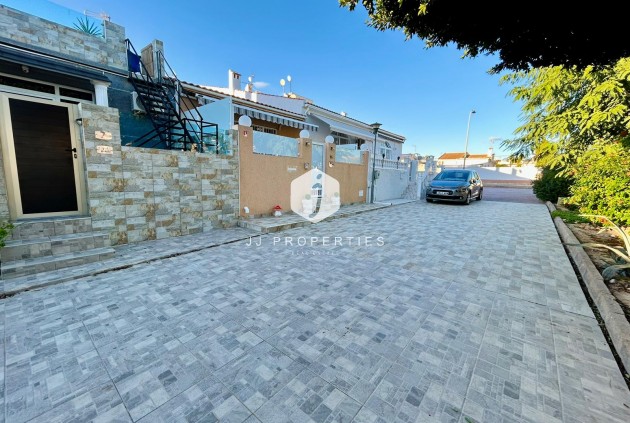 D'occasion - Chalet -
Torrevieja - Costa Blanca