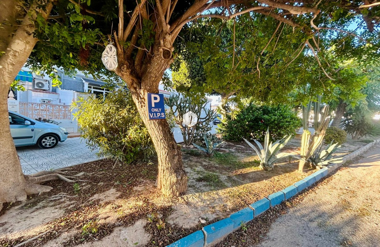 D'occasion - Chalet -
Torrevieja - Costa Blanca