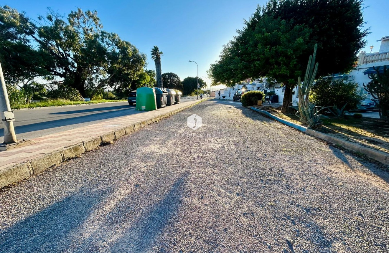 D'occasion - Chalet -
Torrevieja - Costa Blanca