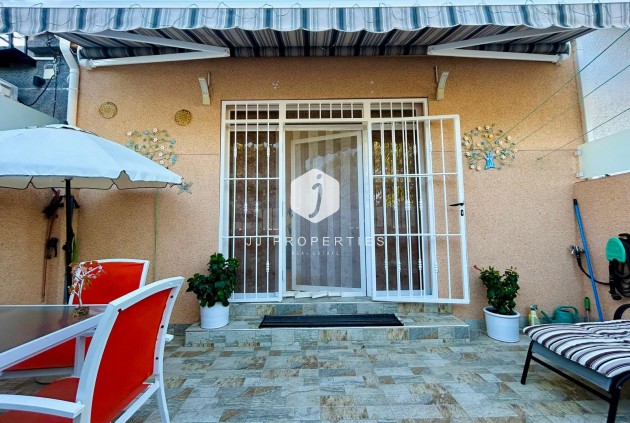 D'occasion - Chalet -
Torrevieja - Costa Blanca