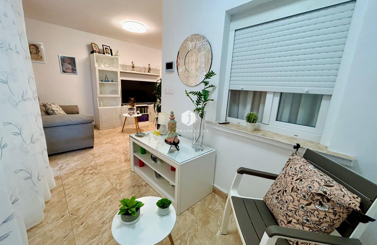 D'occasion - Chalet -
Torrevieja - Costa Blanca