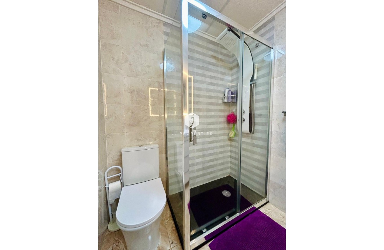 D'occasion - Chalet -
Torrevieja - Costa Blanca