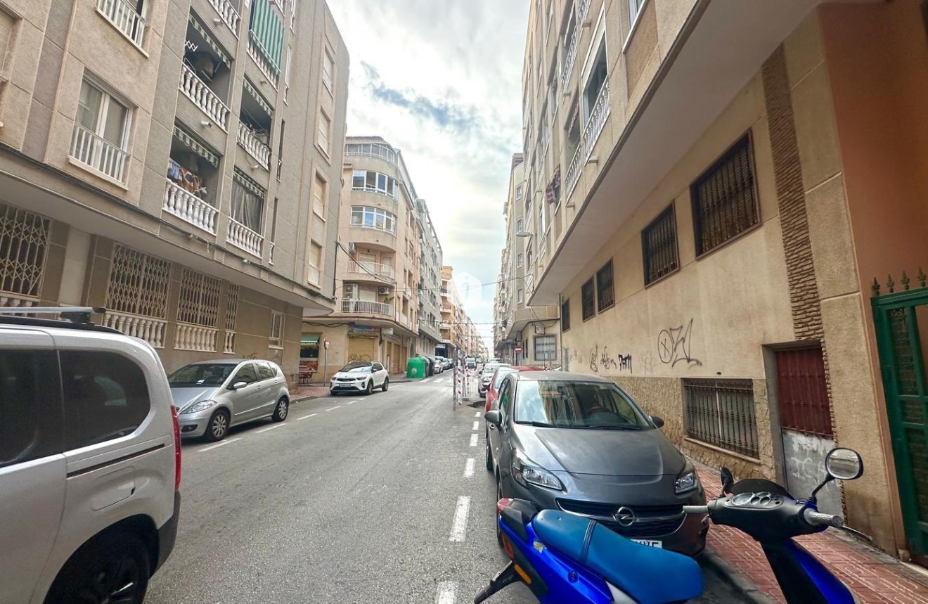 Segunda mano - Apartamento / piso -
Torrevieja - Centro