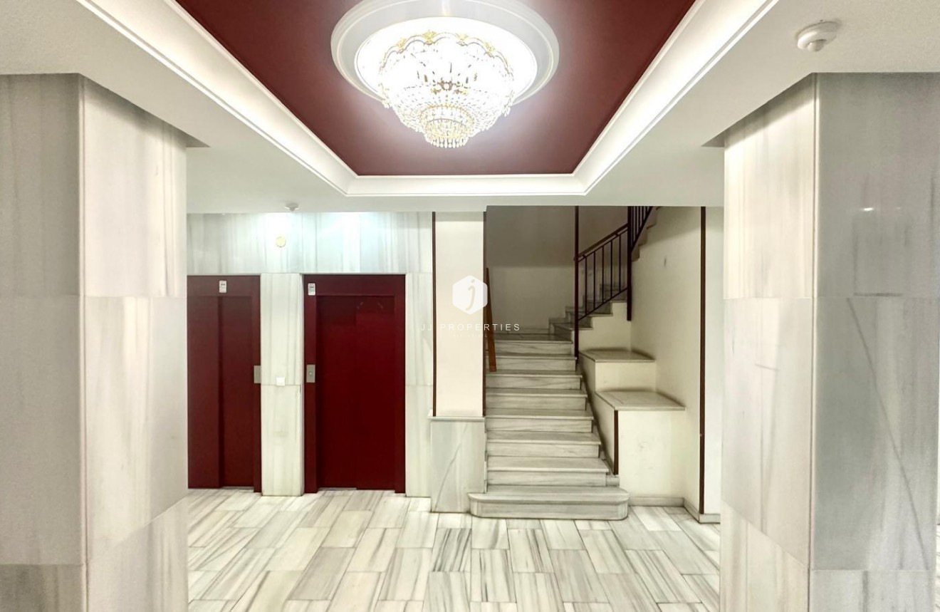 Segunda mano - Apartamento / piso -
Torrevieja - Centro