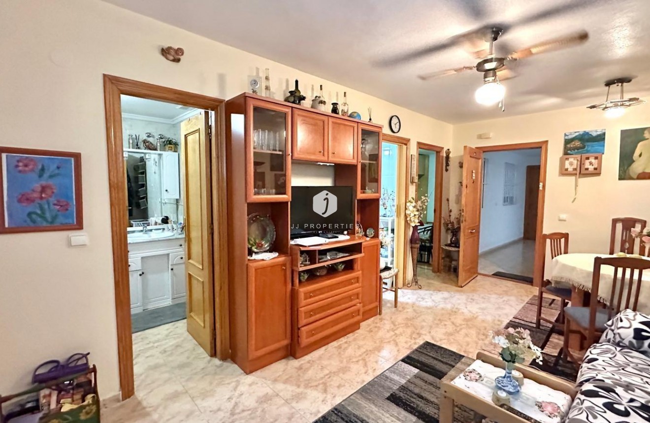 Segunda mano - Apartamento / piso -
Torrevieja - Centro