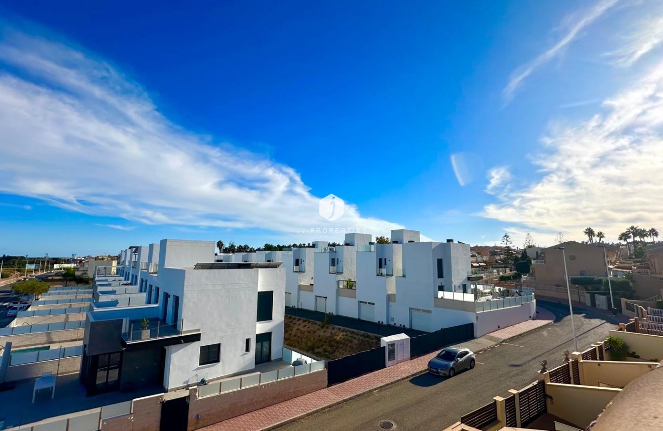 D'occasion - Chalet -
Torrevieja - La siesta