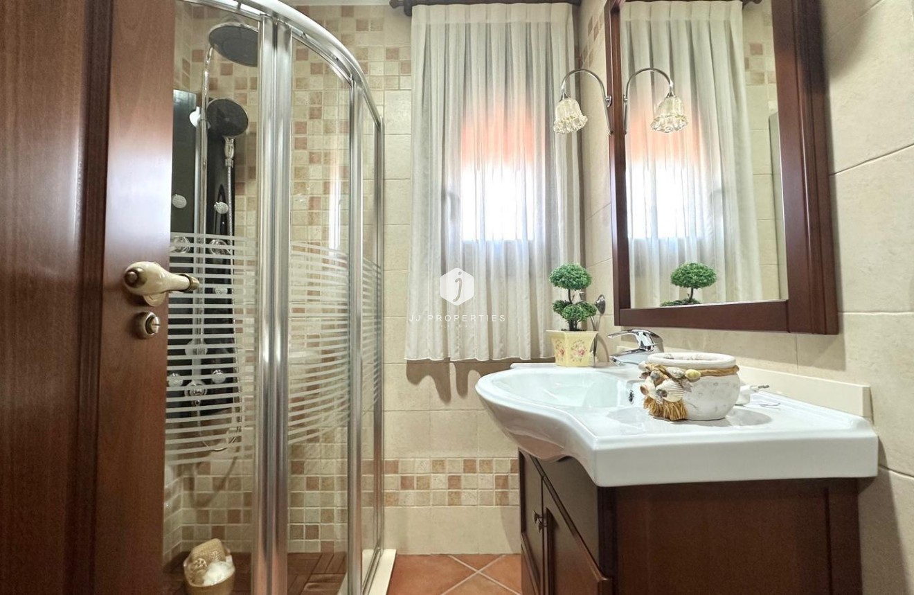 D'occasion - Chalet -
Torrevieja - La siesta