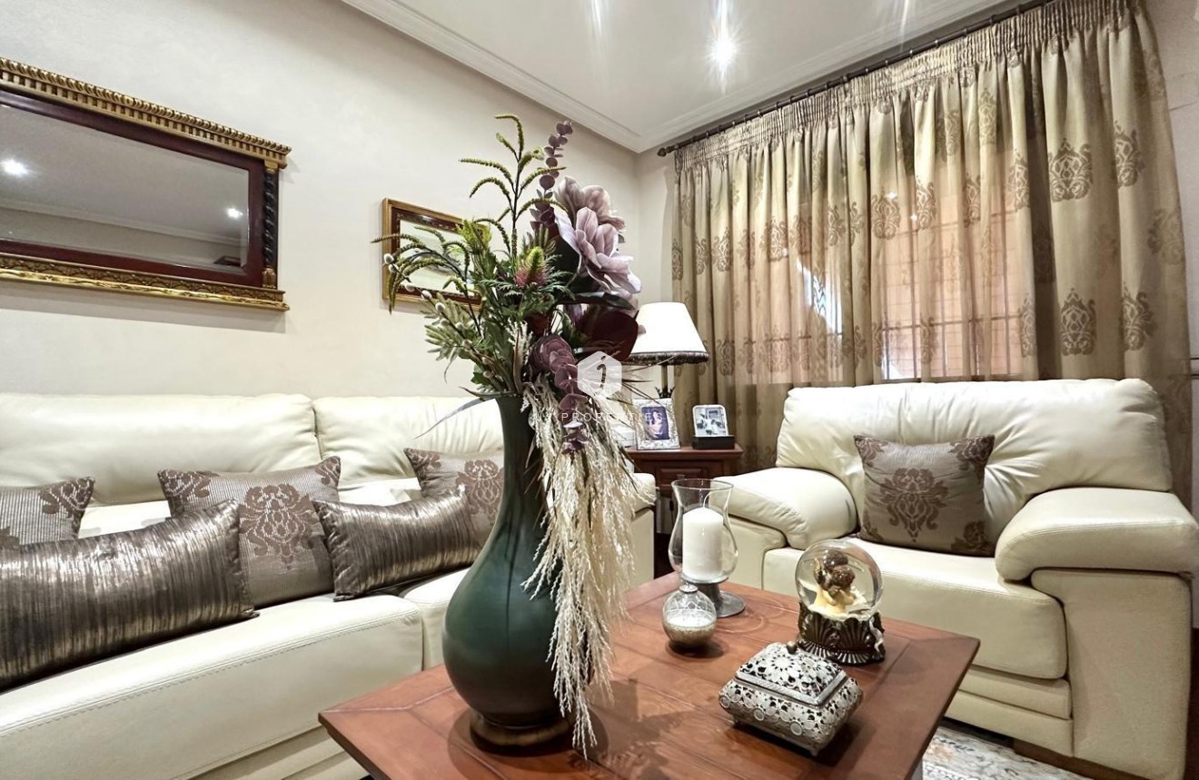 D'occasion - Chalet -
Torrevieja - La siesta