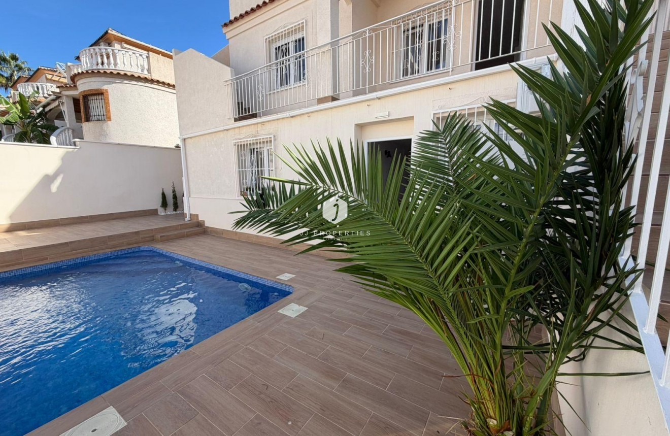 D'occasion - Chalet -
Torrevieja - Cabo cervera