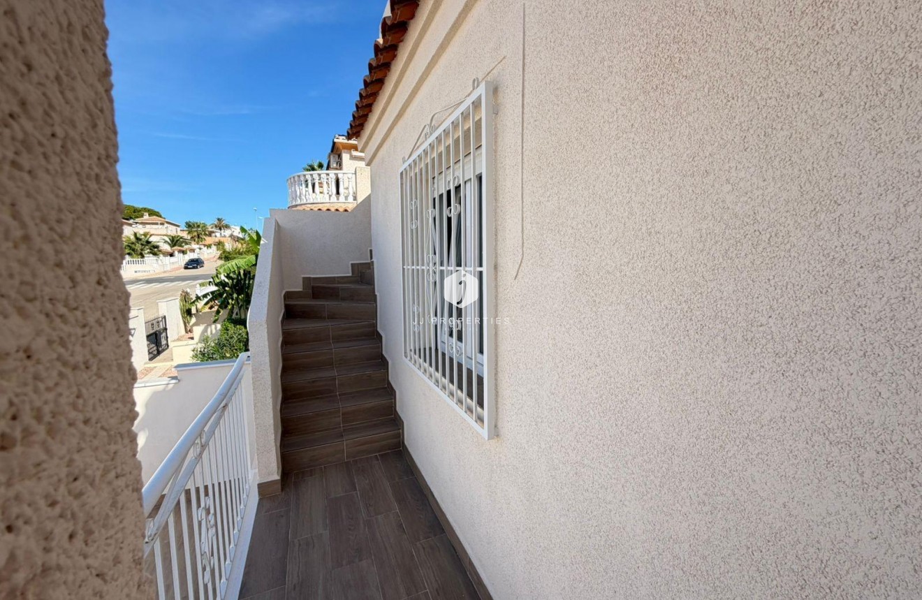 D'occasion - Chalet -
Torrevieja - Cabo cervera