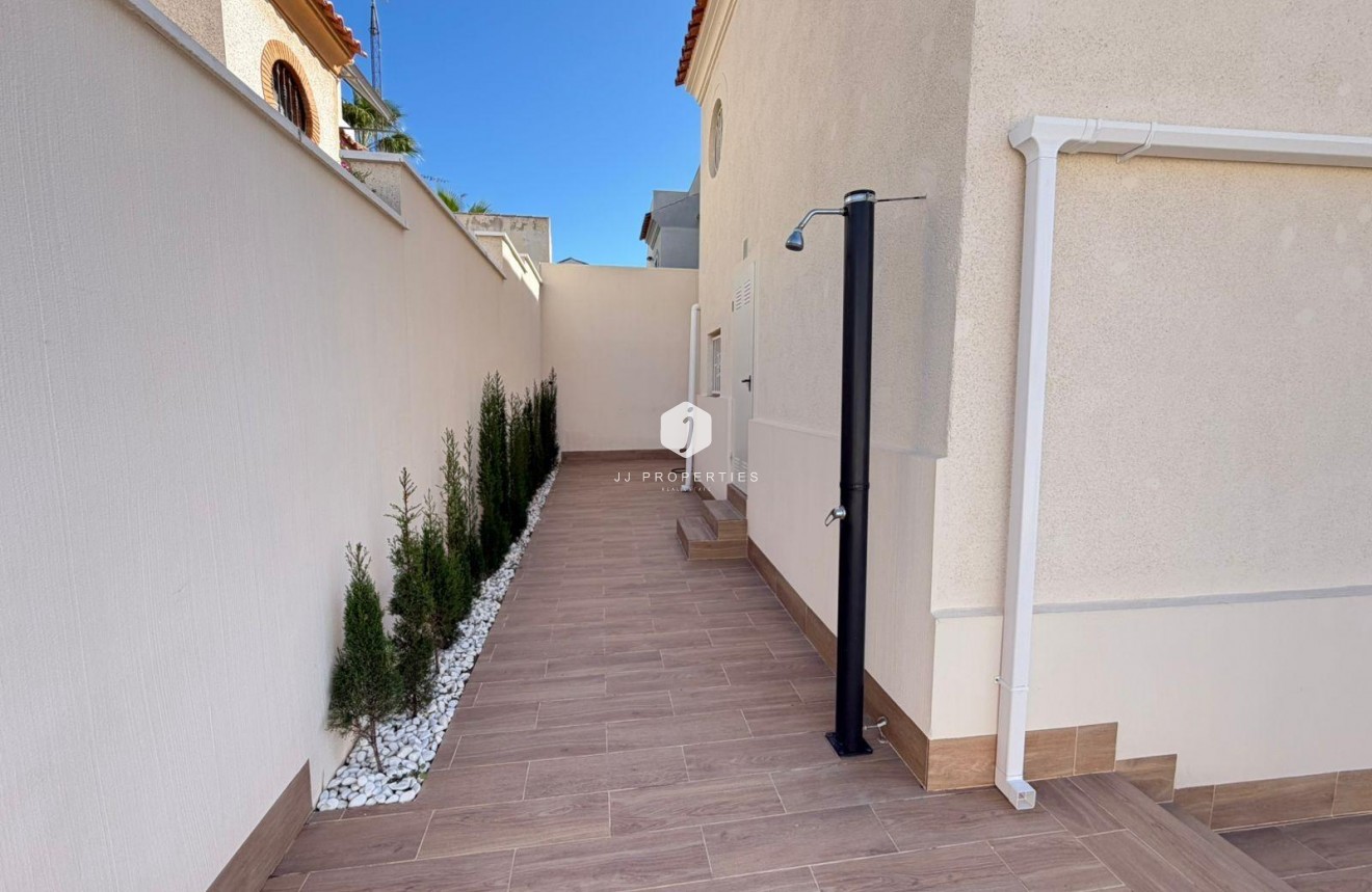 D'occasion - Chalet -
Torrevieja - Cabo cervera