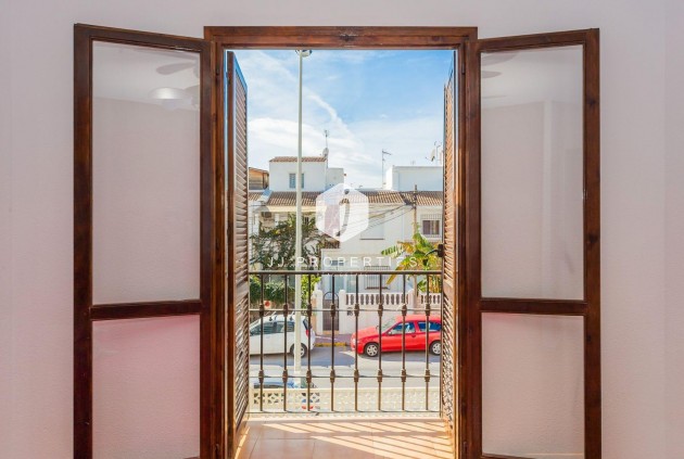 D'occasion - Appartement -
Torrevieja - Calas blanca