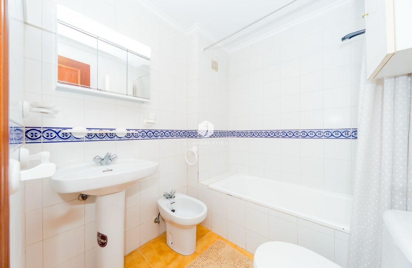 D'occasion - Appartement -
Torrevieja - Calas blanca