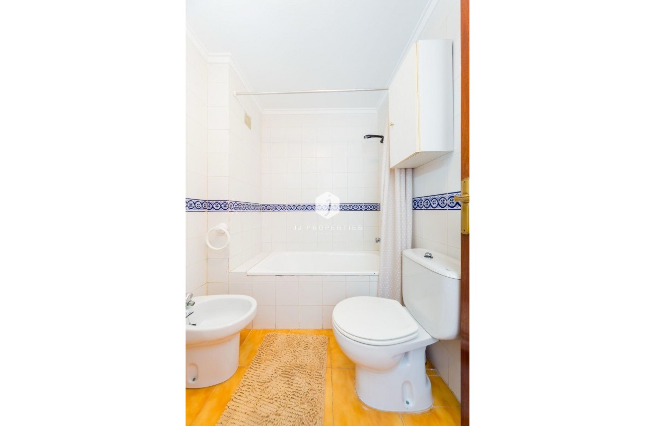 D'occasion - Appartement -
Torrevieja - Calas blanca