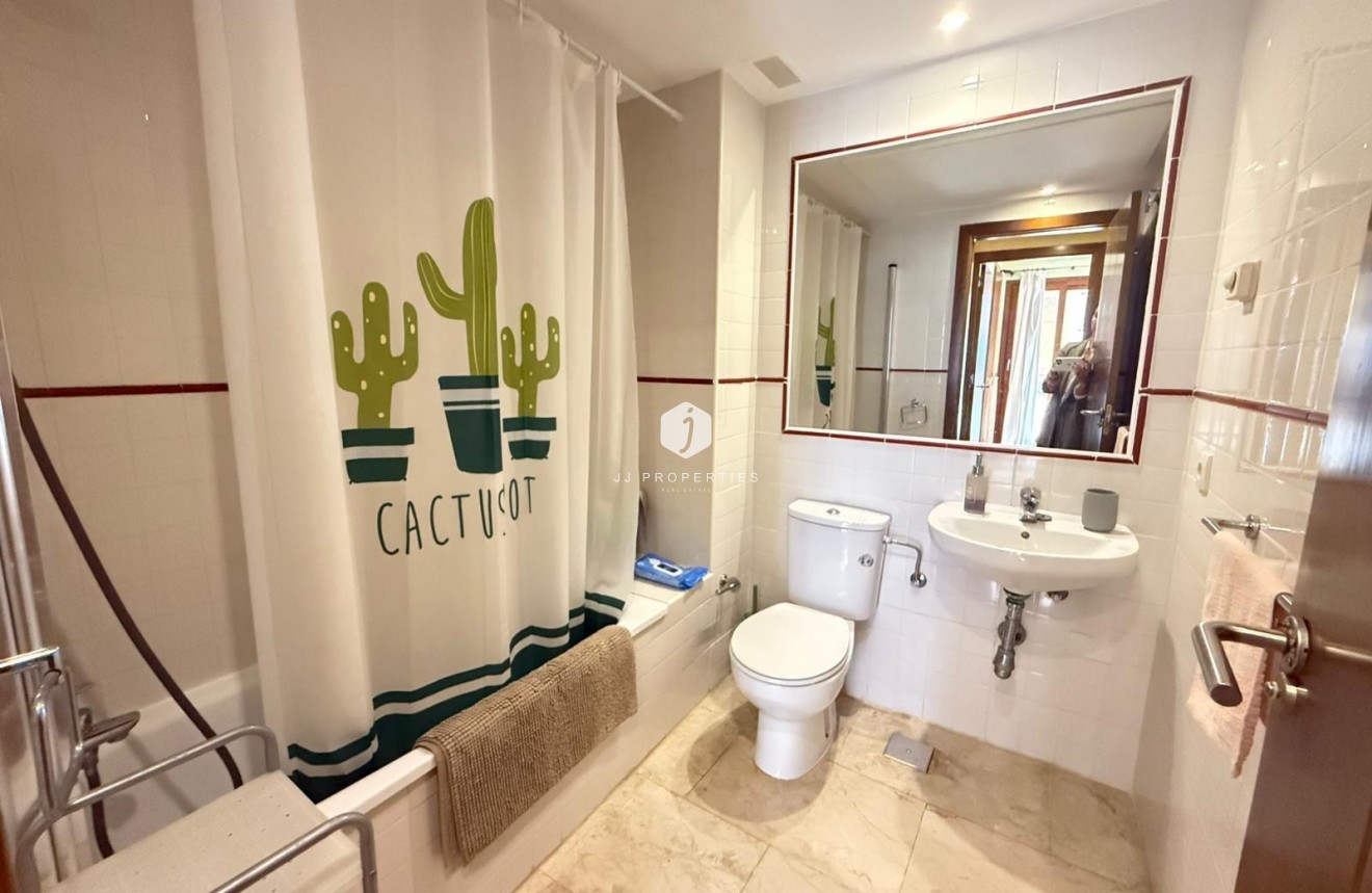 D'occasion - Appartement -
Torrevieja - Punta prima