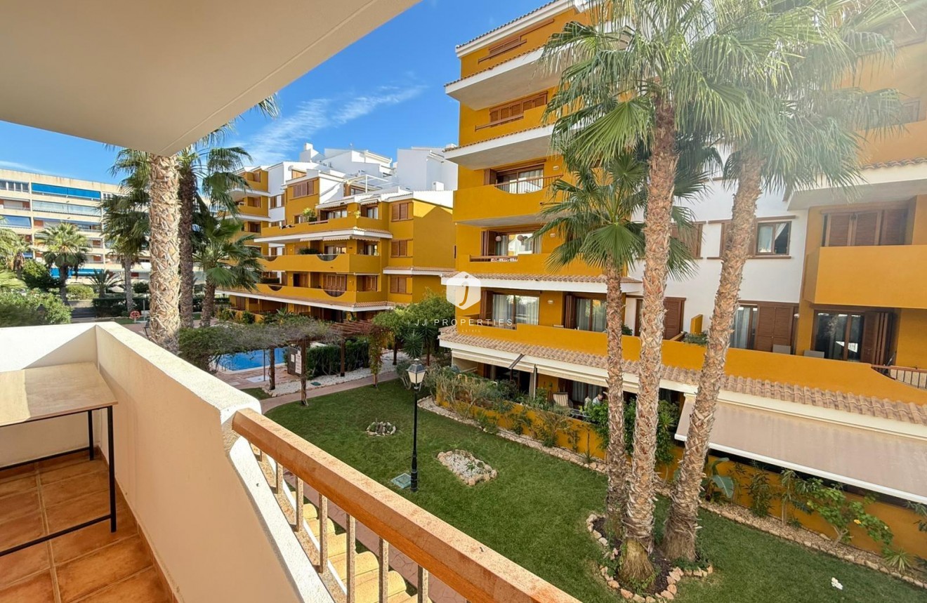 D'occasion - Appartement -
Torrevieja - Punta prima