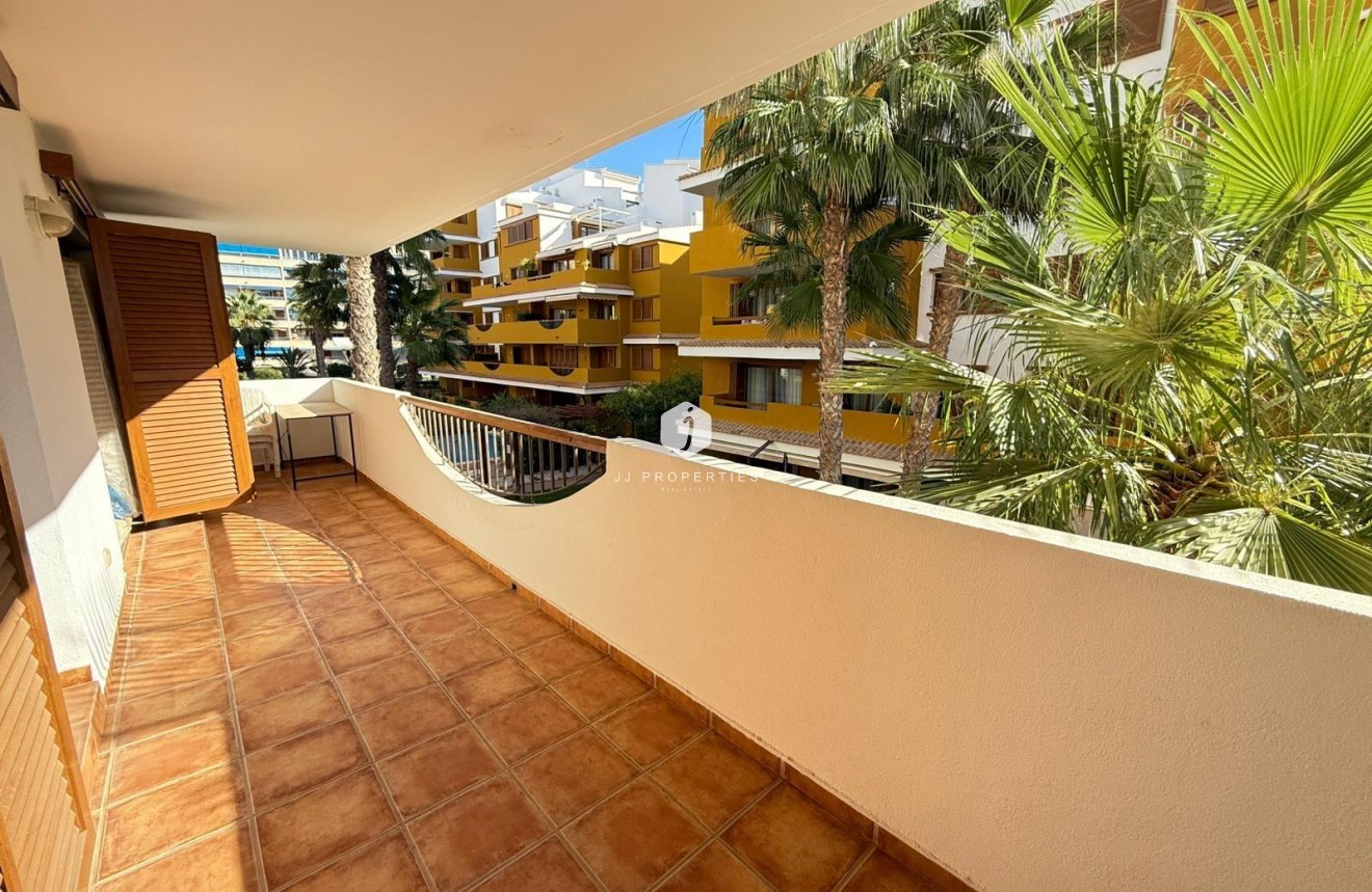 D'occasion - Appartement -
Torrevieja - Punta prima